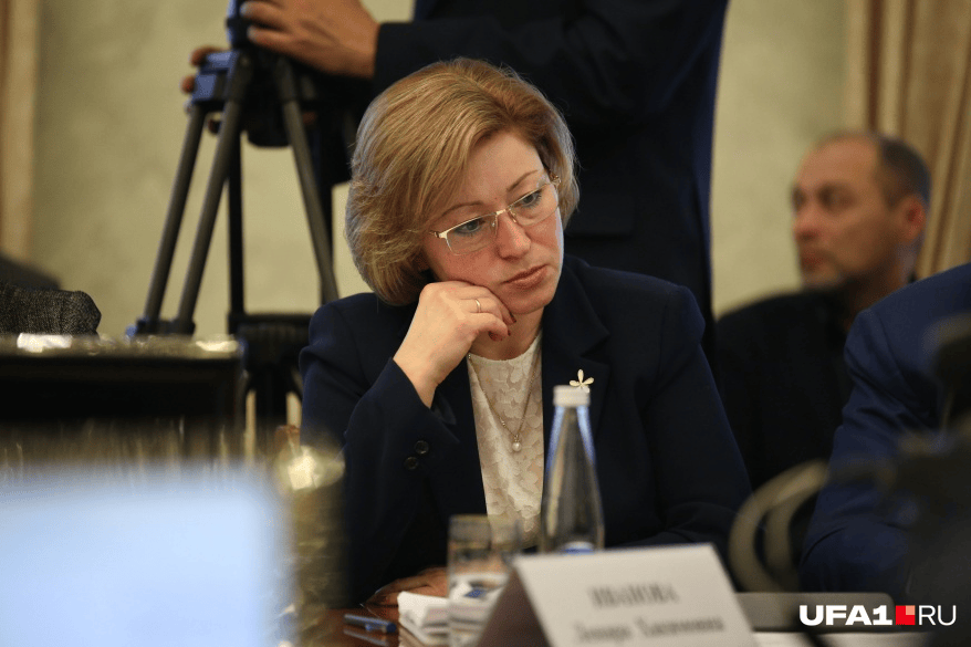 Чиновница известна своими запоминающимися цитатами Чиновница известна своими запоминающимися цитатами