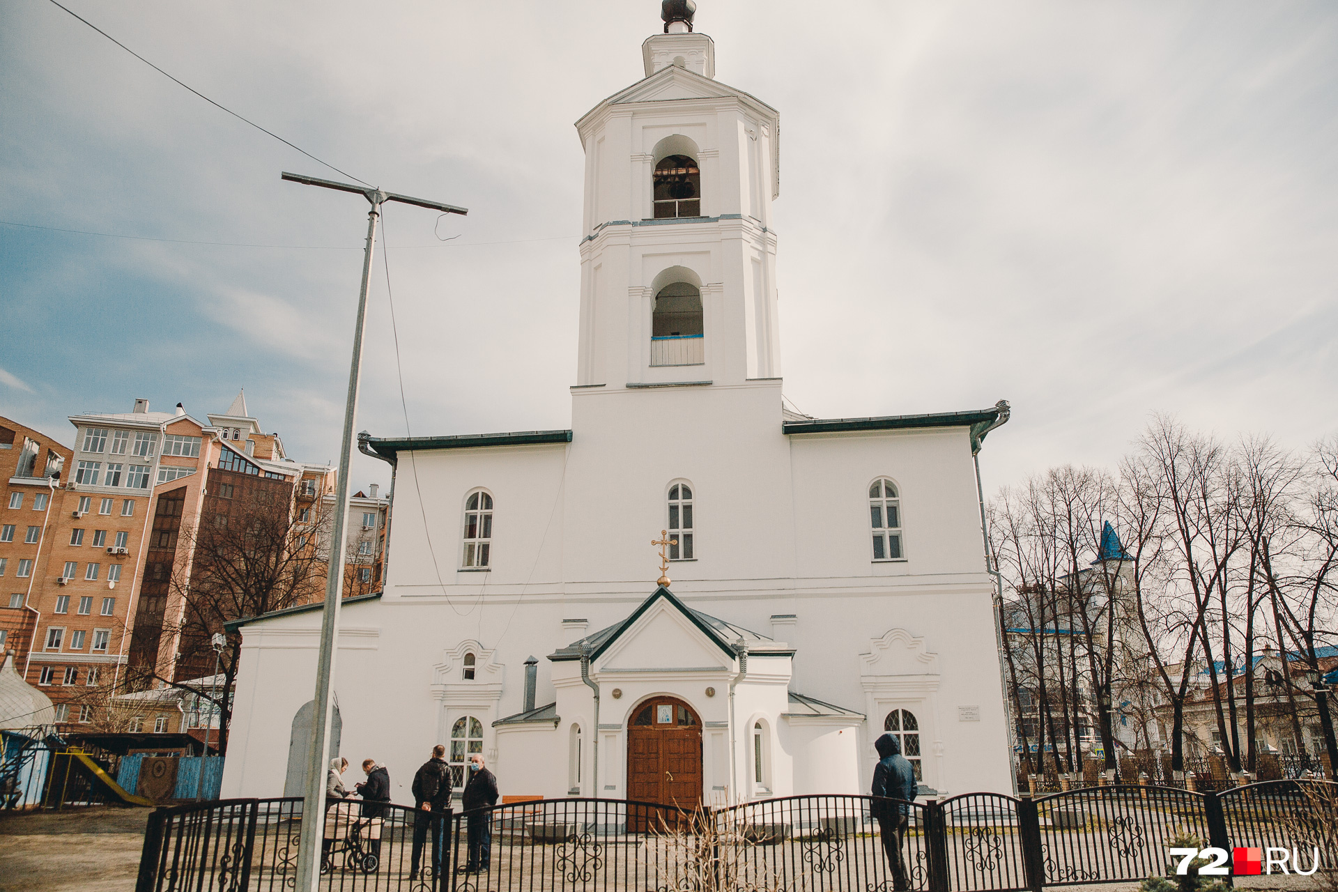 Церковь Михаила Архангела на Ленина. Она тоже не осталась без внимания прихожан в праздничный день 