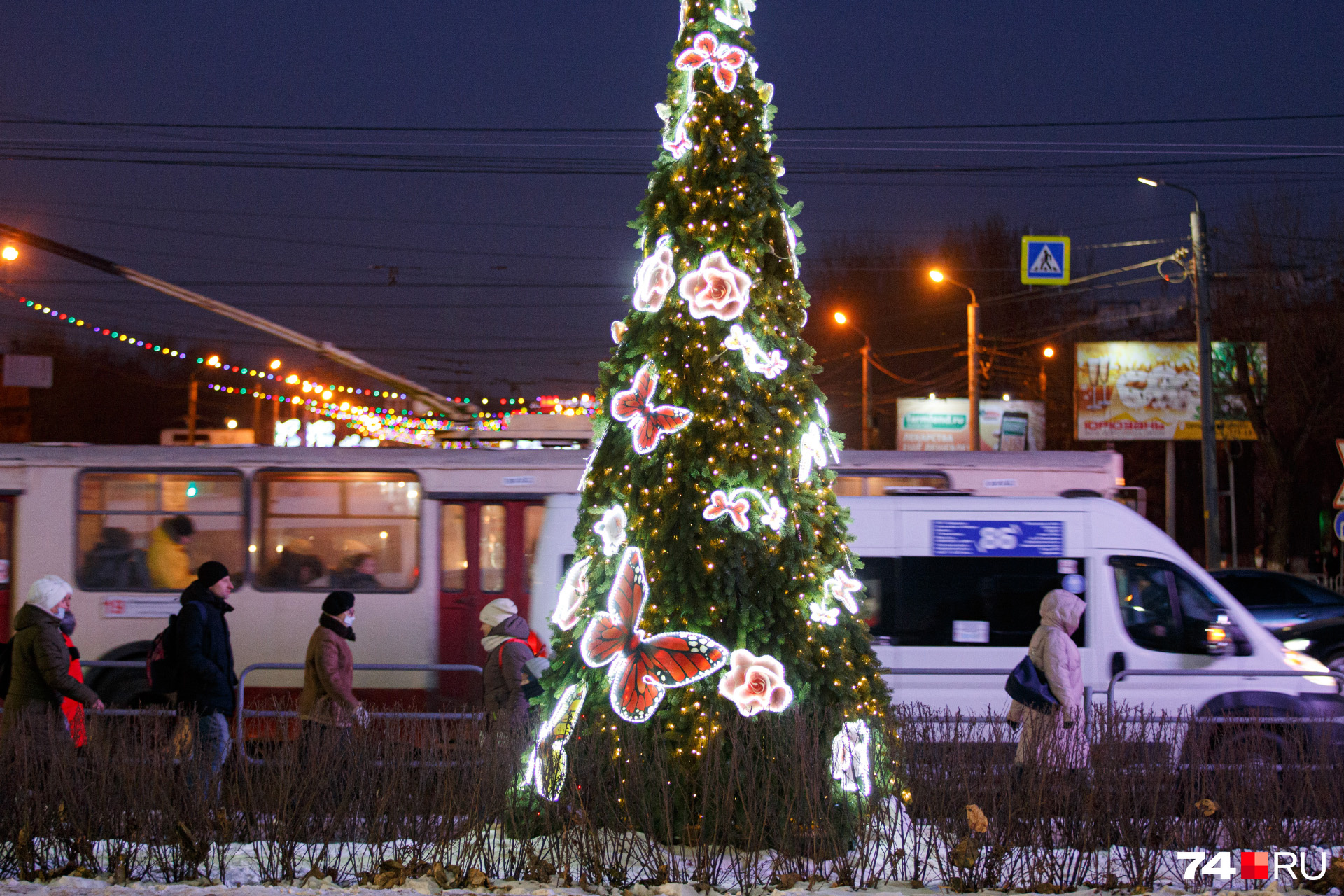 31 декабря 2011. Новогодняя ночь. Новогодняя ночь в Челябинске. Новогодний вид. Новогодняя ночь в городе.