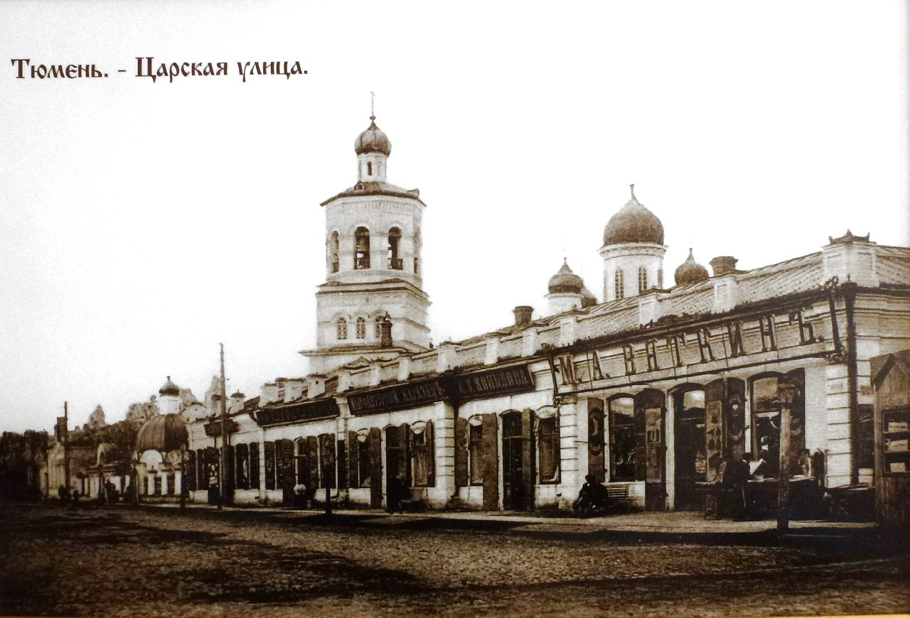Улица Республики раньше именовалась Царской. На этом месте в 1970-е годы начнут строить девятиэтажку и магазин «Океан» Улица Республики раньше именовалась Царской. На этом месте в 1970-е годы начнут строить девятиэтажку и магазин «Океан»