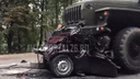 Легковушку расплющило: в Ярославской области произошло ДТП с военными грузовиками. Видео