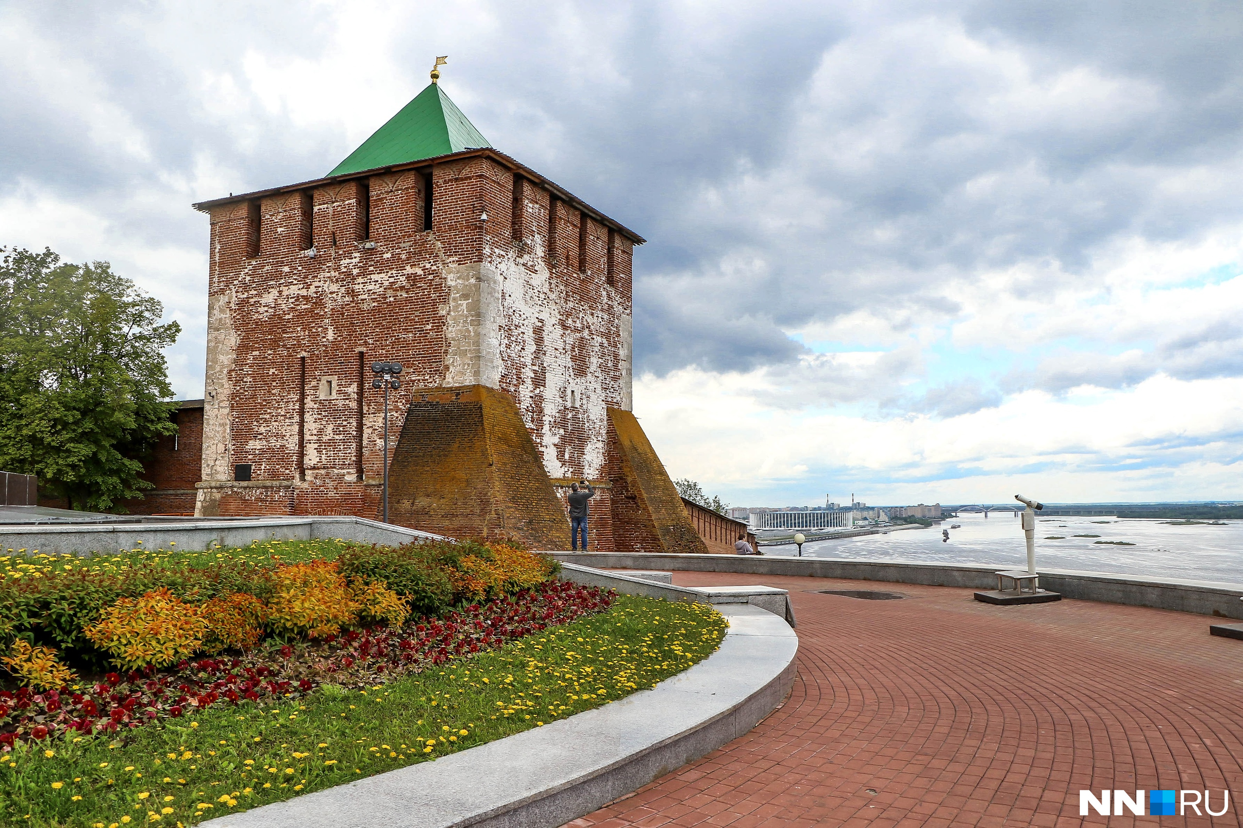 Куда сходить в нижнем новгороде. Нижегородский Кремль Нижний Новгород. Нижегородский Кремль Нижний Новгород 2021. Нижегородский Кремль достопримечательности Нижнего Новгорода. Нижегородский Кремль путеводитель.