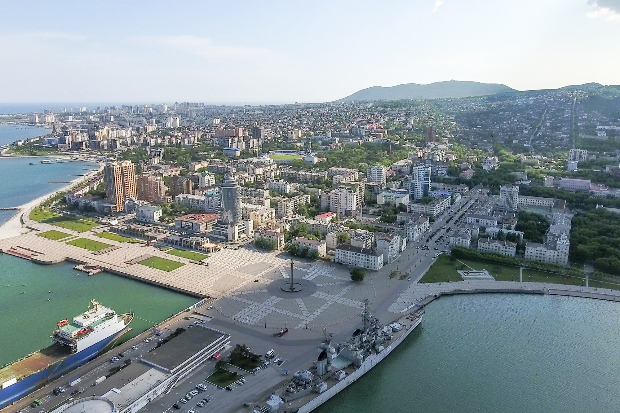 Новороссийск сверху. Город новороссийск форумная площадь. Площадь новороссийска 2024. Женщины порта новороссийск. Площадь новороссийска 2024.