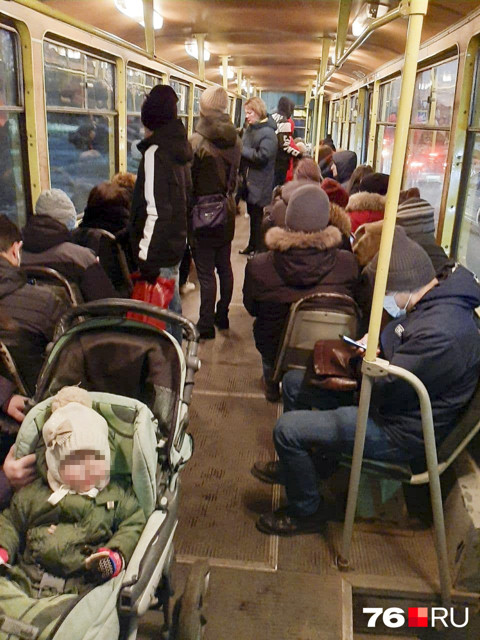 Фото было сделано в трамвае 9-го маршрута 11 декабря 2020 г в 7 часов 45 минут