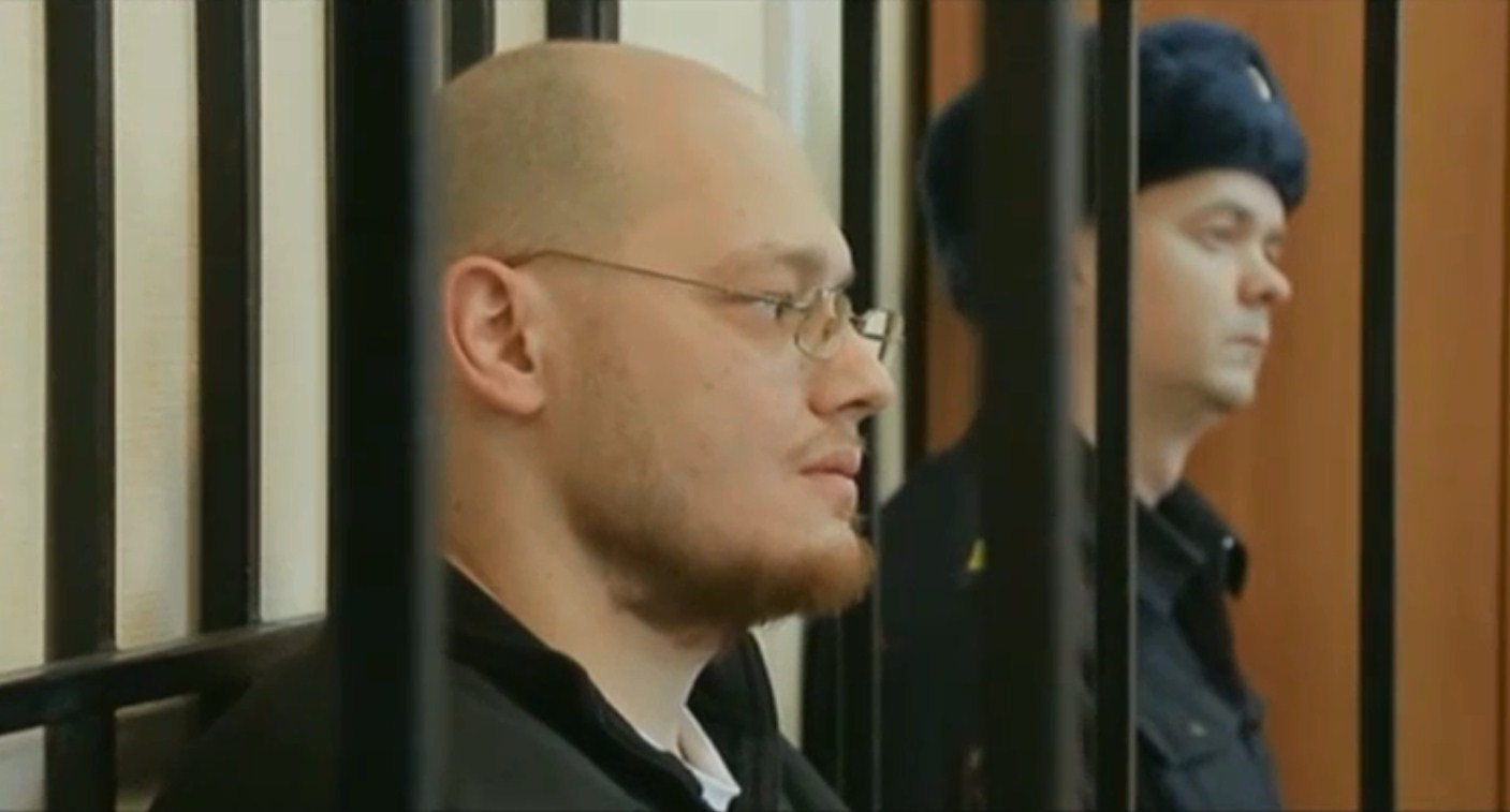 Денис Гуламов вину не признаёт и говорит, что помогал семье, глава которой якобы действительно совершил преступление Денис Гуламов вину не признаёт и говорит, что помогал семье, глава которой якобы действительно совершил преступление