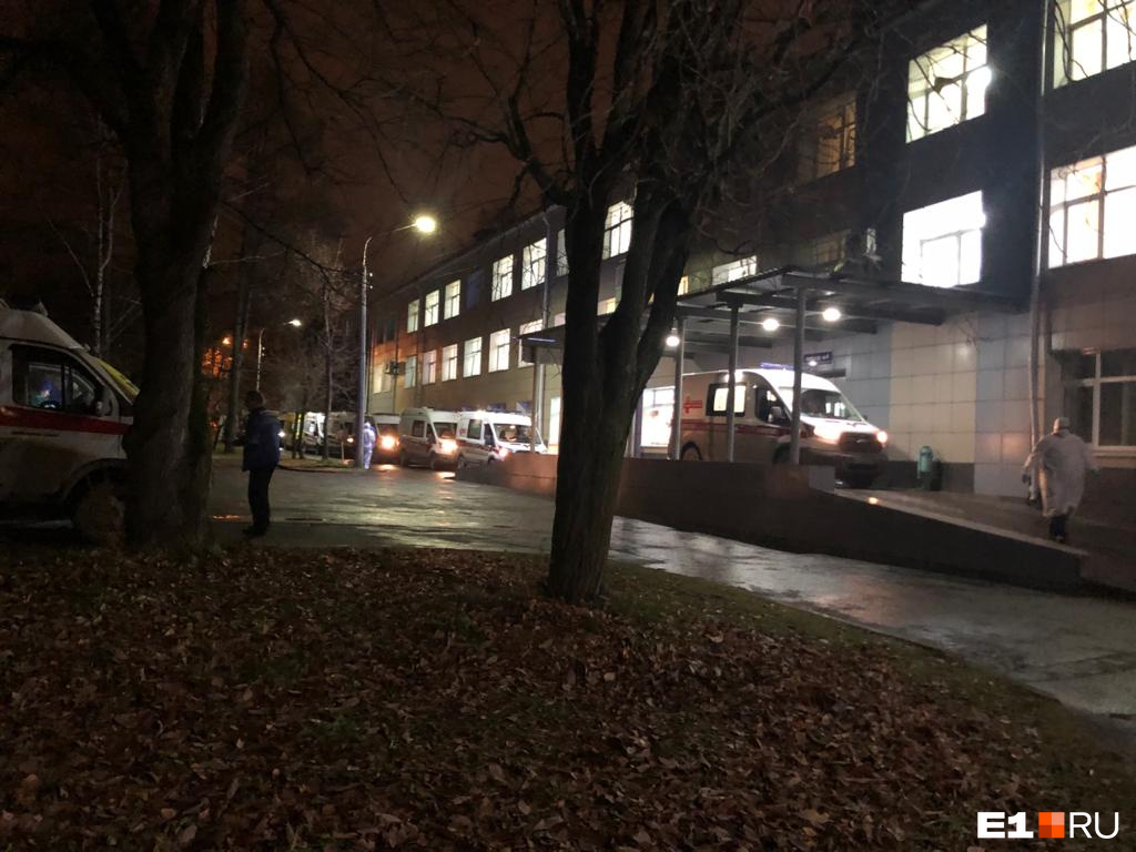 В период пандемии сотрудники первой помощи работают практически без перерывов<br> В период пандемии сотрудники первой помощи работают практически без перерывов<br>
