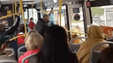 В Самаре пассажир вытолкнул из автобуса женщину, которая была без маски