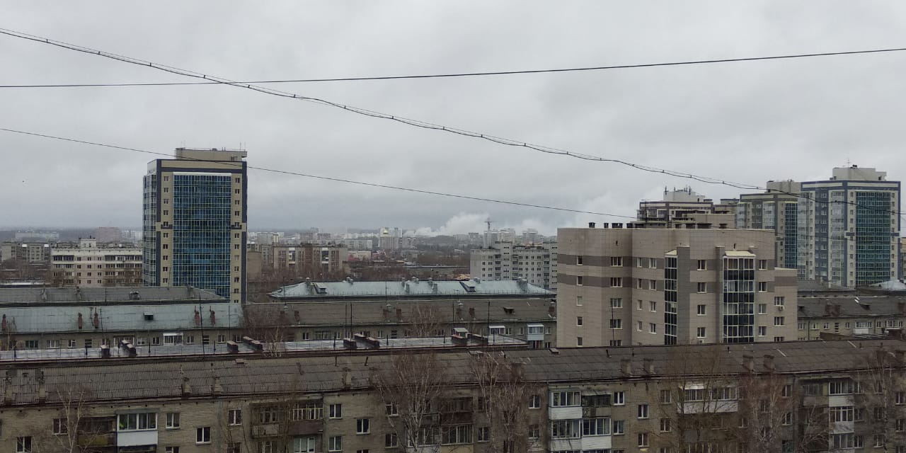Пожар видно далеко — фото снято из окна дома на улице Костычева
