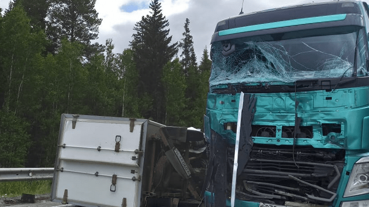 Пробка в пять километров: на трассе Пермь — Екатеринбург грузовик въехал в фуру