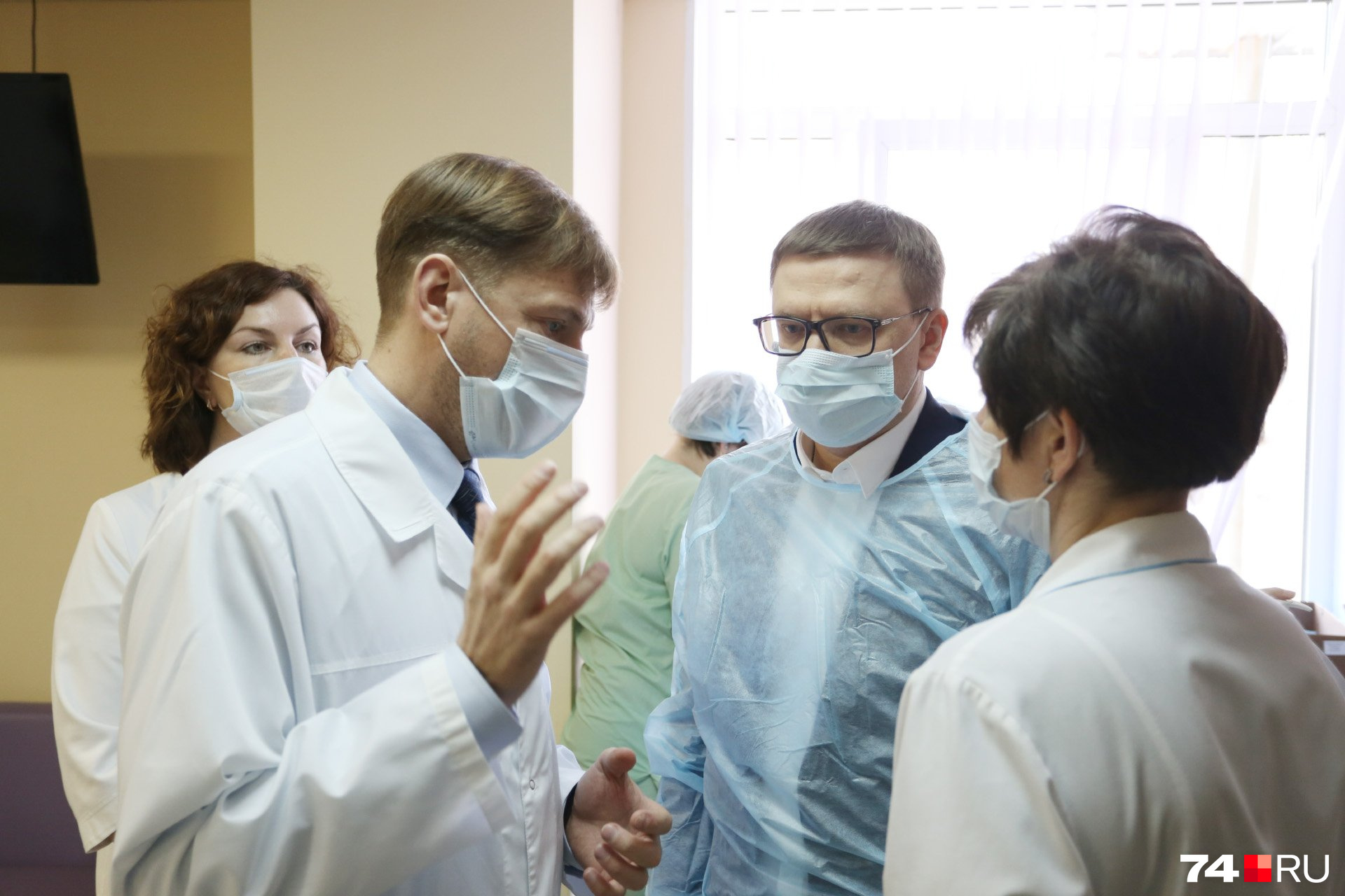Алексей Текслер пообещал, что медикам, участвующим в лечении пациентов с коронавирусом, в два раза увеличат оклады Алексей Текслер пообещал, что медикам, участвующим в лечении пациентов с коронавирусом, в два раза увеличат оклады