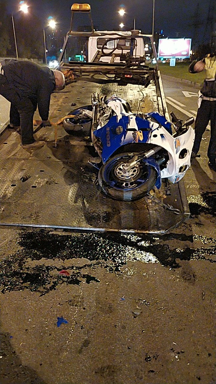 Невнимательные водители отправили в больницу двух мотоциклистов: на Кондратьевском — мужчину, на Киевском — подростка