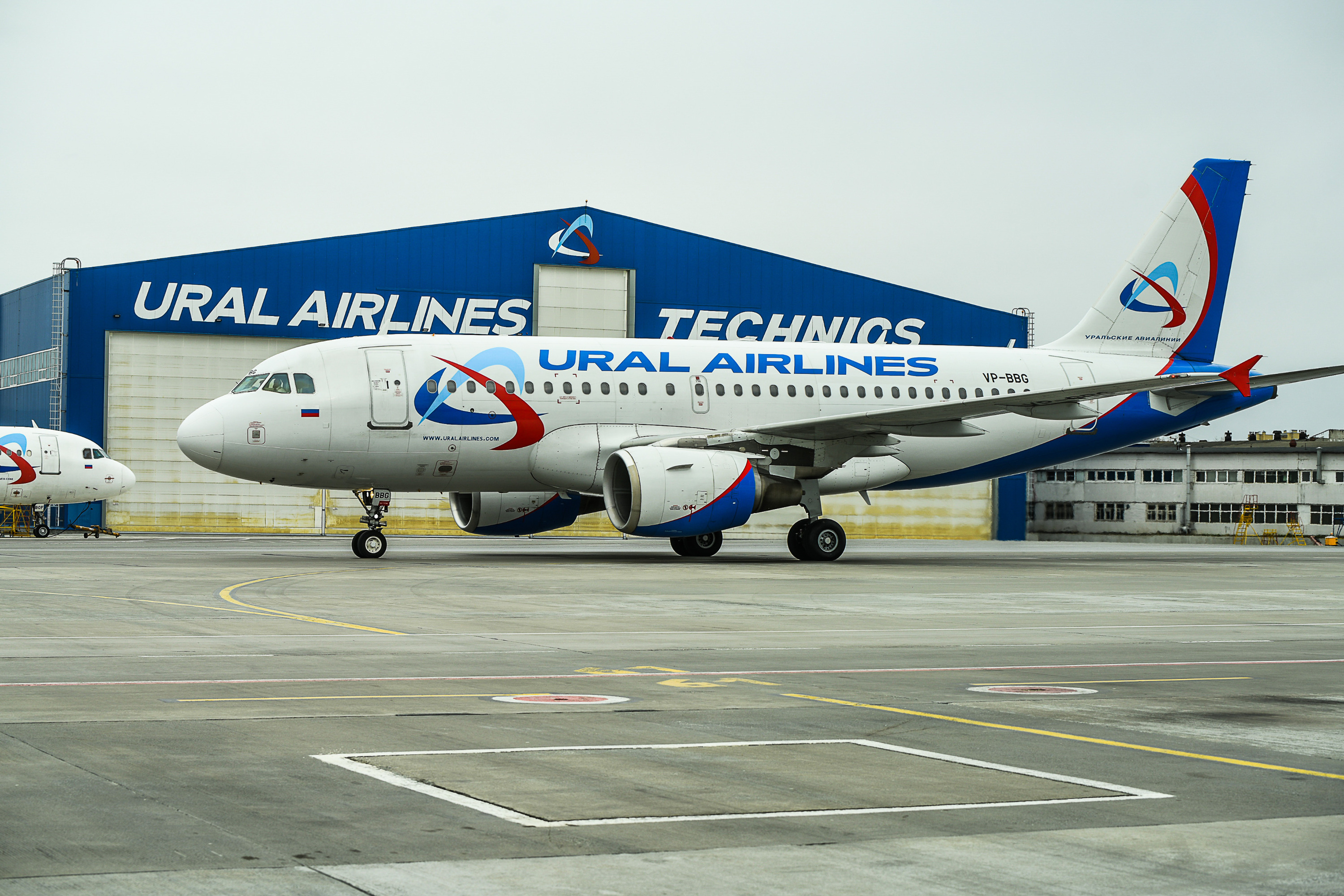 Уральские авиакомпании отзывы. Самолёт Уральские авиалинии. Ural Airlines самолеты. Самолёт Уральские авиалинии фото. Уральские авиалинии маленький самолет.