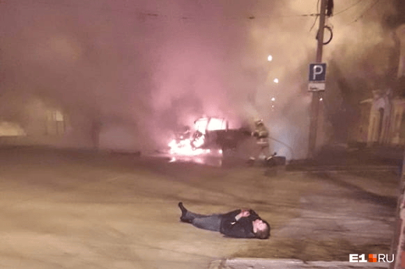 На этом снимке — водитель Lexus, врачи доставили его в реанимацию На этом снимке — водитель Lexus, врачи доставили его в реанимацию