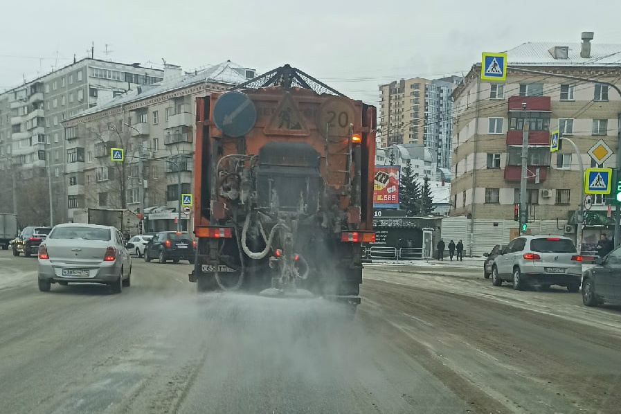 Челябинск после. Челябинск снегопад 2021. Засыпанный Челябинск. Стройтех Челябинск Гудис. ДТП. 19 Декабря уборочная техника.