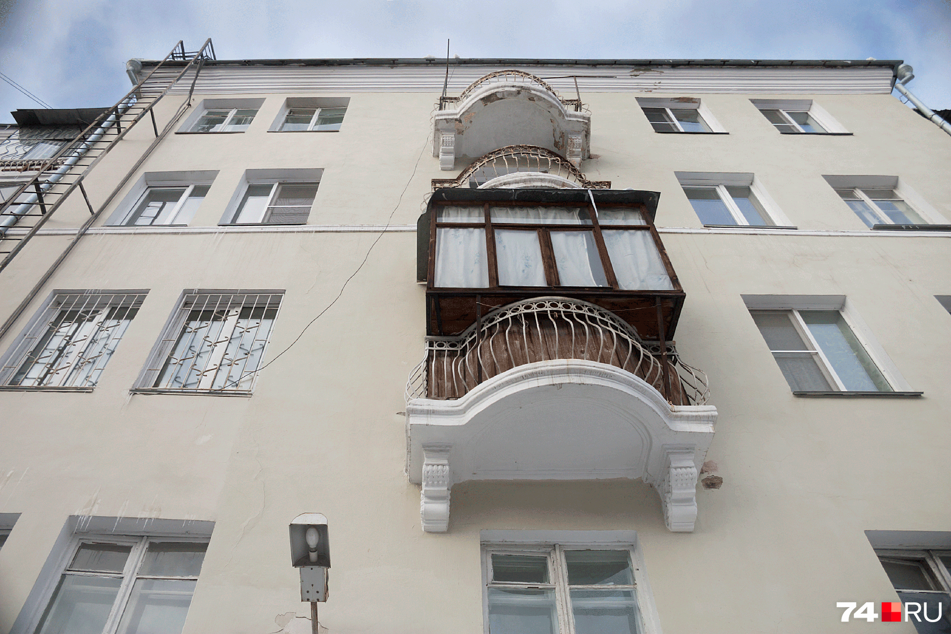 Увеличенные балконы еще и внешний вид фасада портят