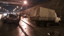 Массовое ДТП под Бугринским мостом: на Большевистской столкнулись пять машин