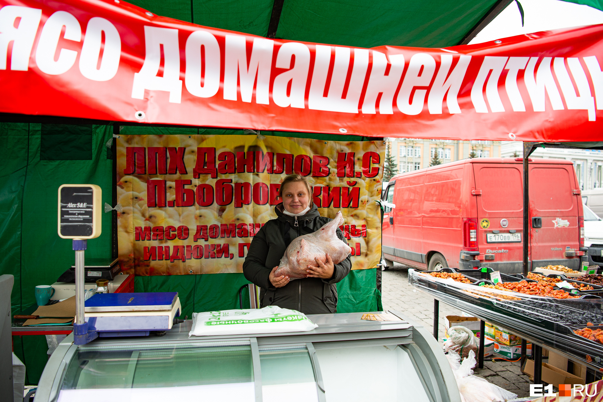 Ярмарка екатеринбург сегодня. Ярмарка Екатеринбург. Белорусская ярмарка в Екатеринбурге. КБ ярмарка Екатеринбург. Ярмарки в Екатеринбурге в декабре.