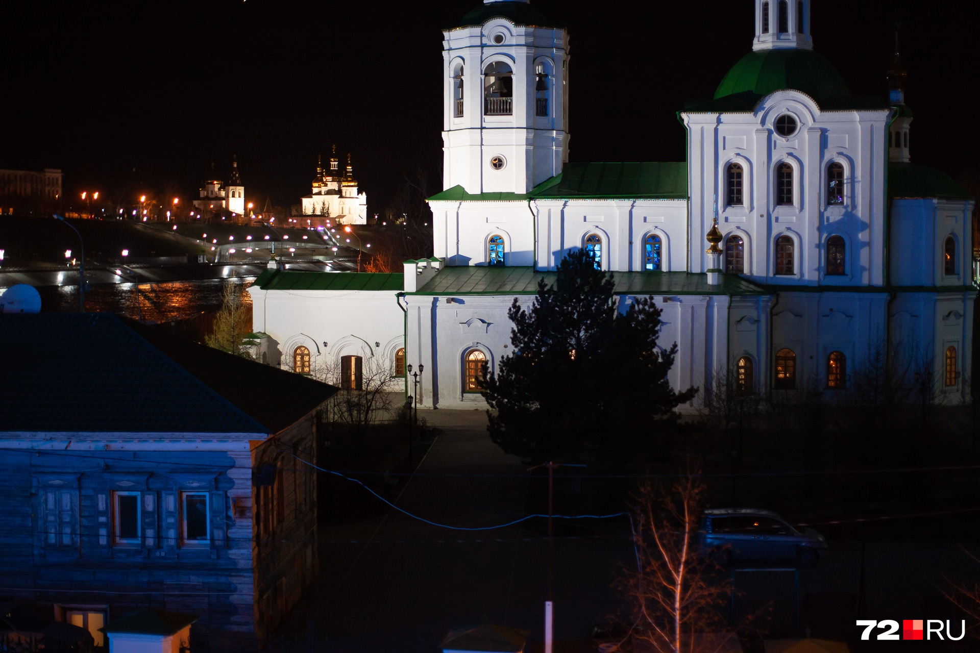 В Вознесенско-Георгиевский храм в Зареке ночью верующих тоже не пускали