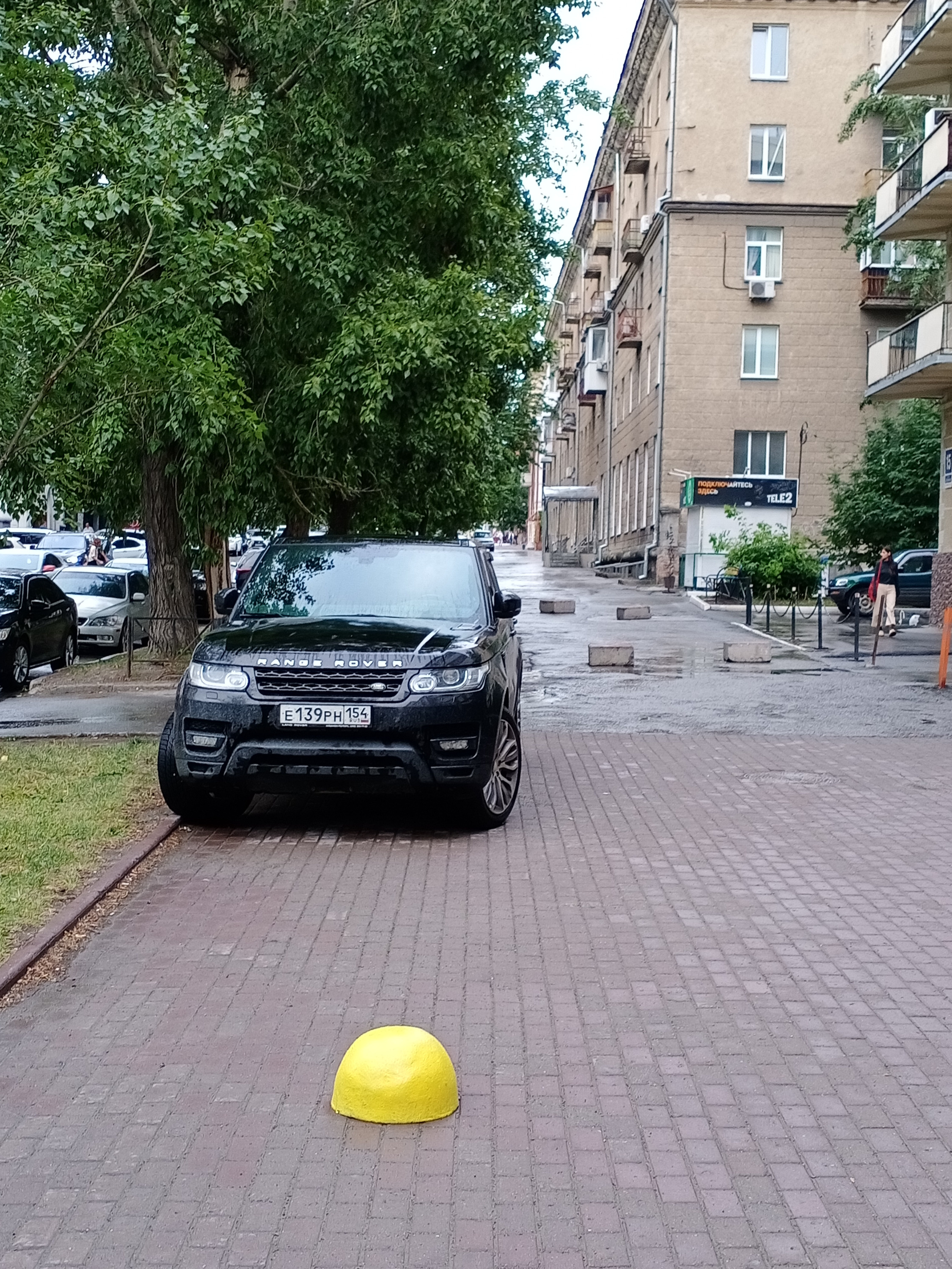 Стоянка на тротуаре Стоянка на тротуаре