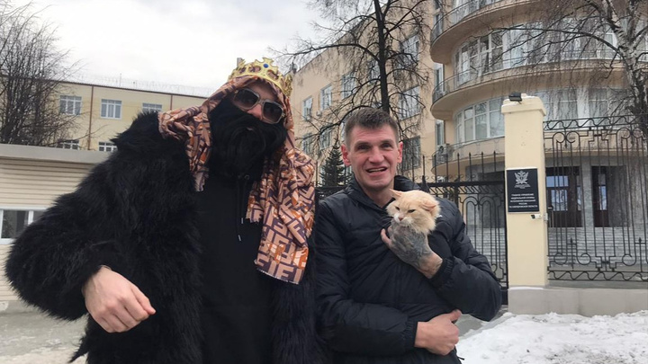 Известный российский блогер снял в Екатеринбурге фильм про кота-зэка
