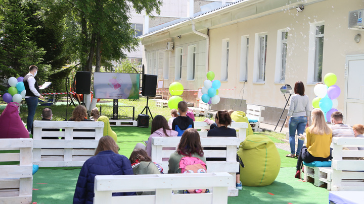 В Кузбассе открылся первый кинотеатр. Показы идут под открытым небом