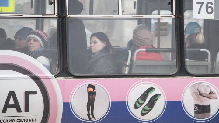 Для пенсионеров Архангельска возобновили выдачу льготных карточек для проезда в автобусе