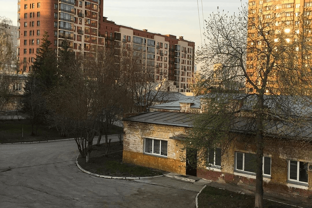 За этот месяц девушку несколько раз переводили из палаты в палату и даже из больницы в больницу За этот месяц девушку несколько раз переводили из палаты в палату и даже из больницы в больницу
