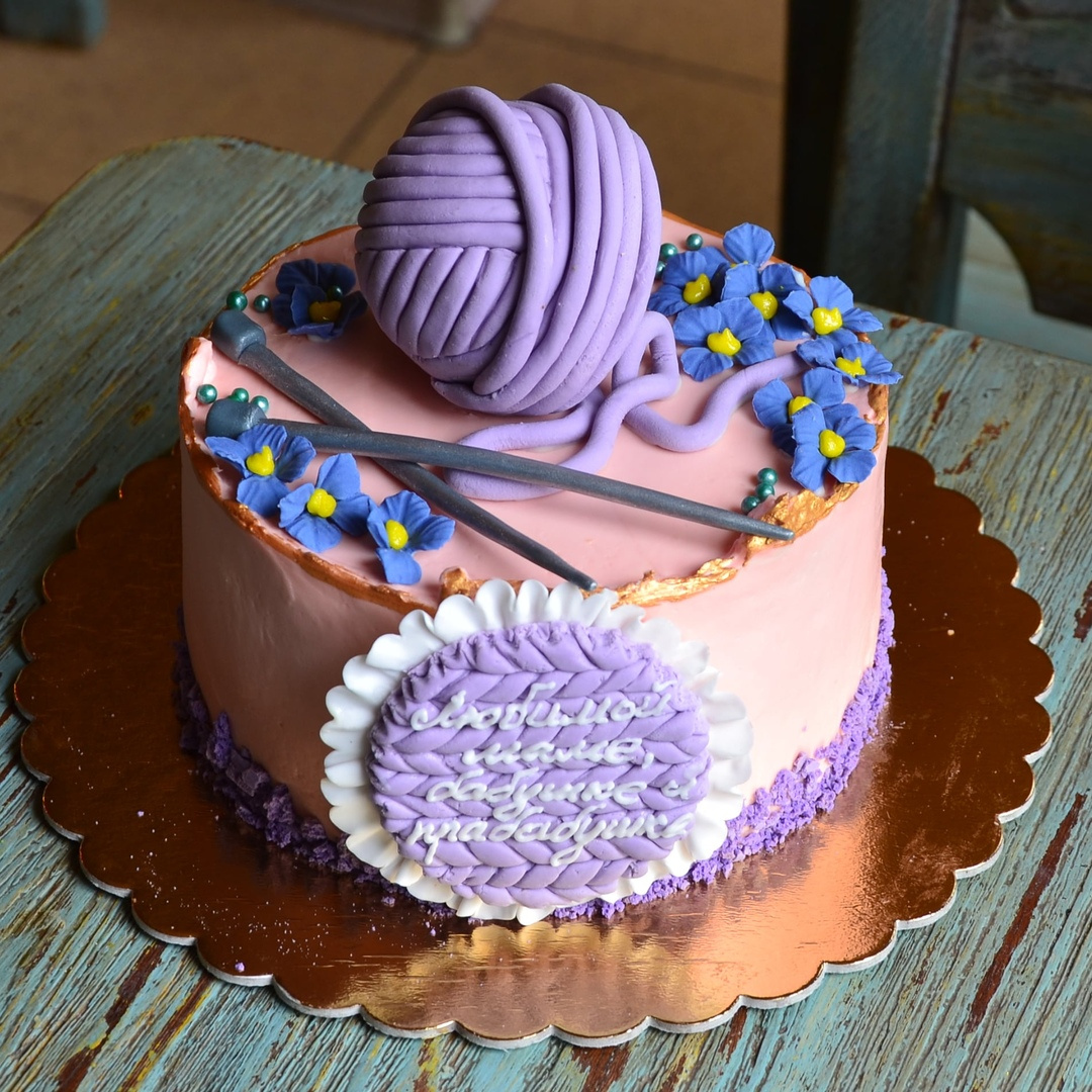 А этот торт делали для бабушки