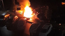 На парковке ЖК «Европейский берег» сгорело авто — пострадала и рядом припаркованная машина