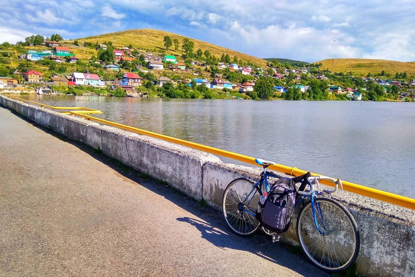 Едет парень на камазе