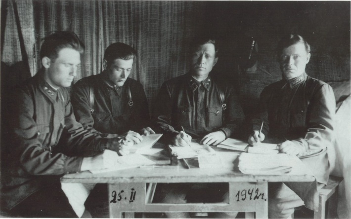 На фото — заседание военного трибунала Северо-Западного фронта о присвоении военного звания 