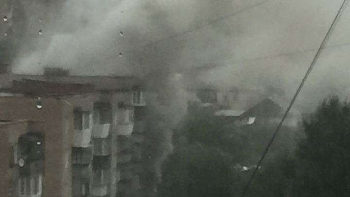 За смерть девочки при пожаре в многоэтажке в Челябинской области могут наказать её соседа