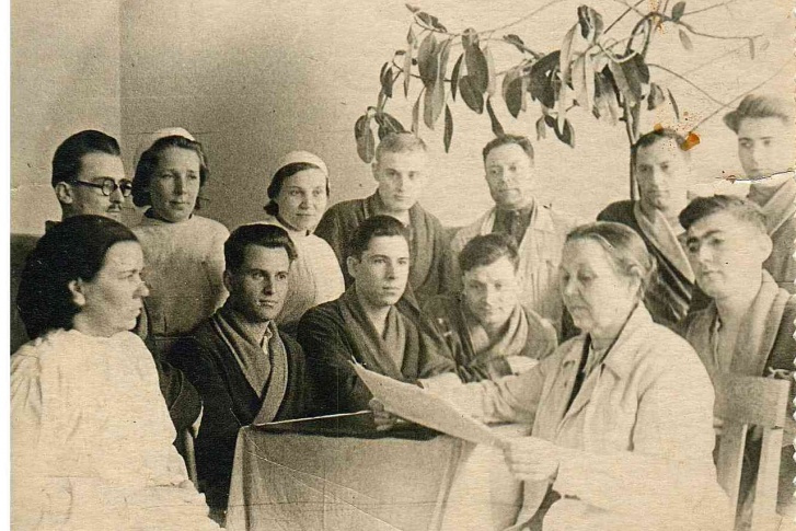 Сводки с фронта раненые ждали так же сильно, как выписку из госпиталя Сводки с фронта раненые ждали так же сильно, как выписку из госпиталя