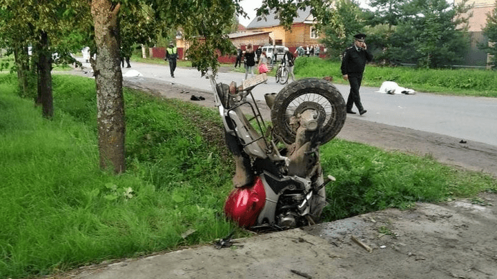 «Разлетелись в разные стороны»: в Рыбинске мотоциклист насмерть задавил пару