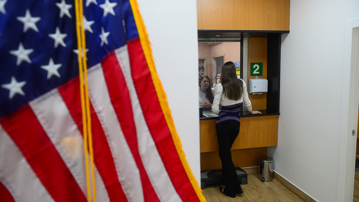 США прекратят выдавать визы в России