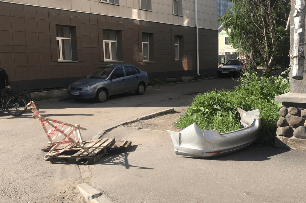 У Skoda Octavia отвалился бампер У Skoda Octavia отвалился бампер