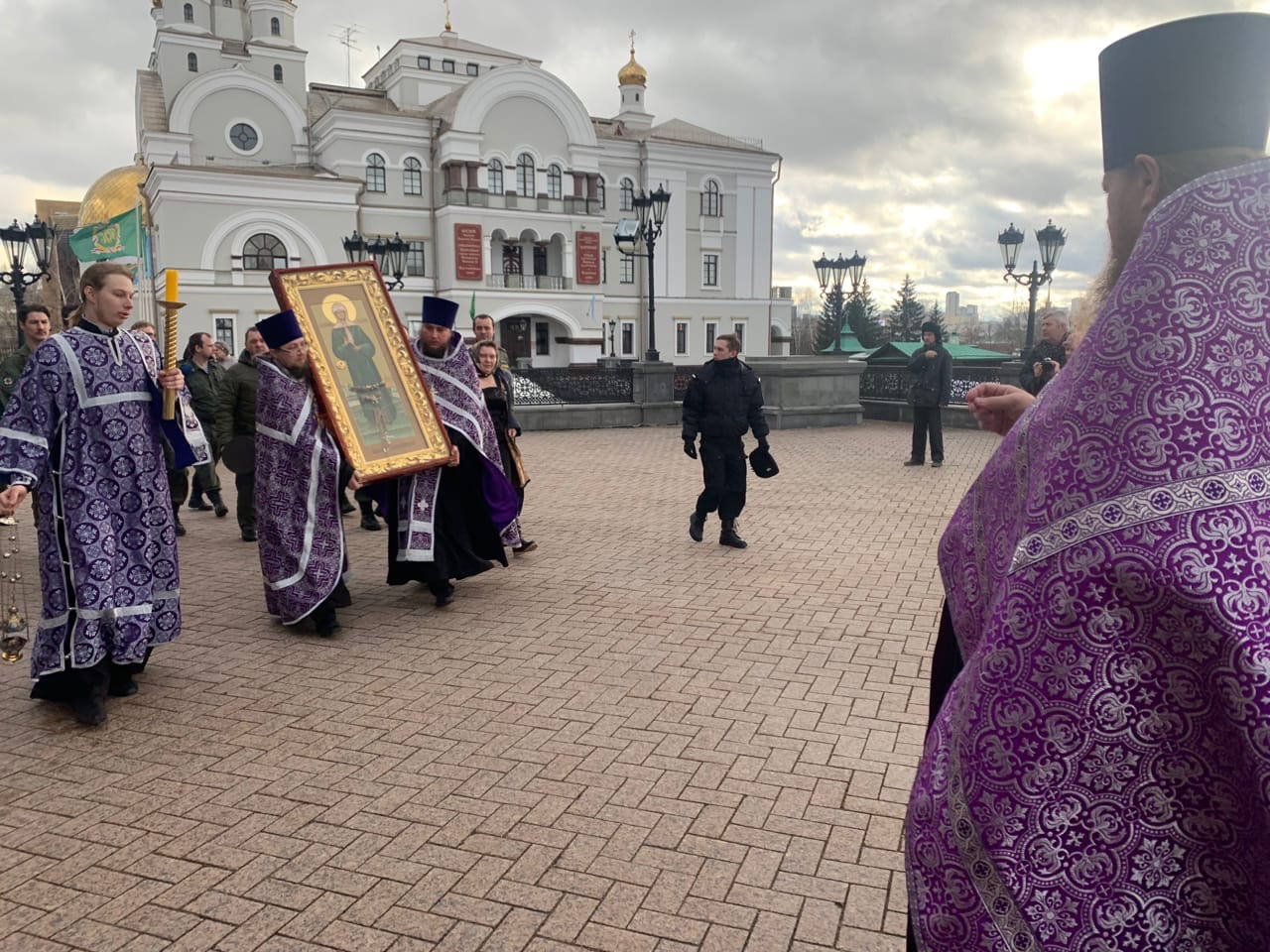 Икону в Екатеринбург привезли накануне празднования дня Державной иконы Божьей Матери