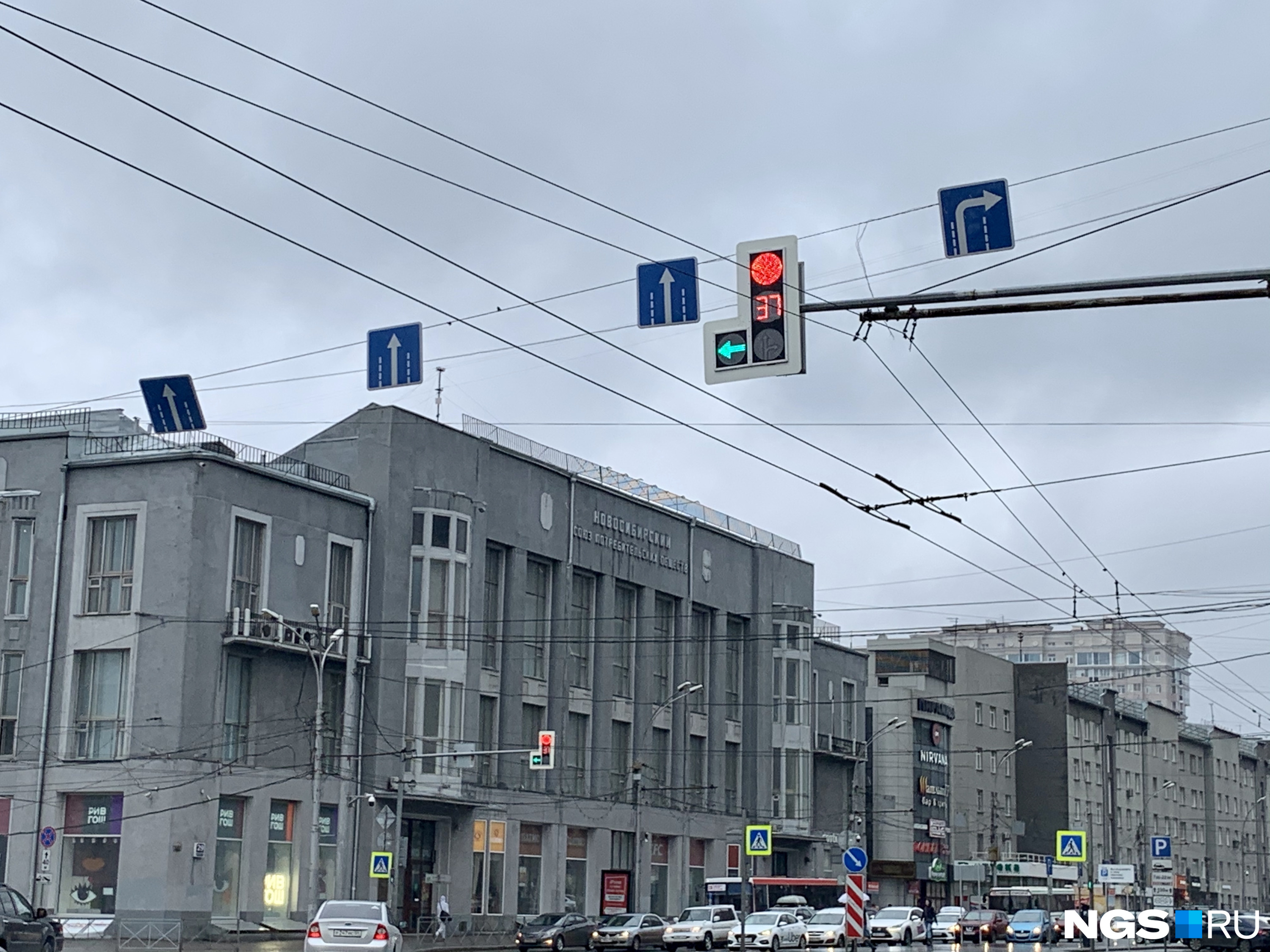 Перекресток место. Перекресток красный проспект м.Горького. Орджоникидзе пересечение красного проспекта. Пересечение улиц Северная и красный проспект Новосибирск.