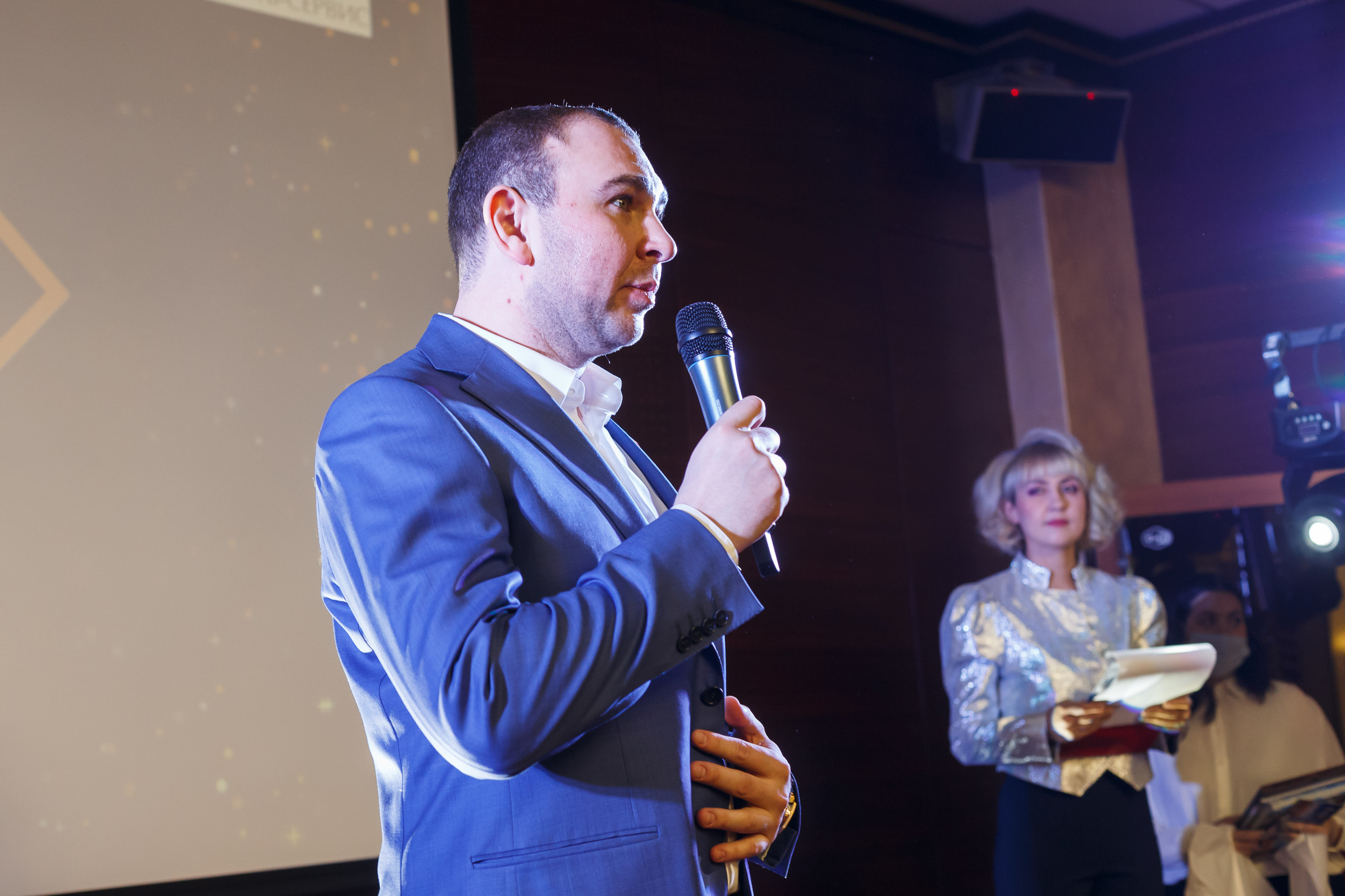 Работы школьников читали не только организаторы и члены жюри, но и независимая комиссия Работы школьников читали не только организаторы и члены жюри, но и независимая комиссия