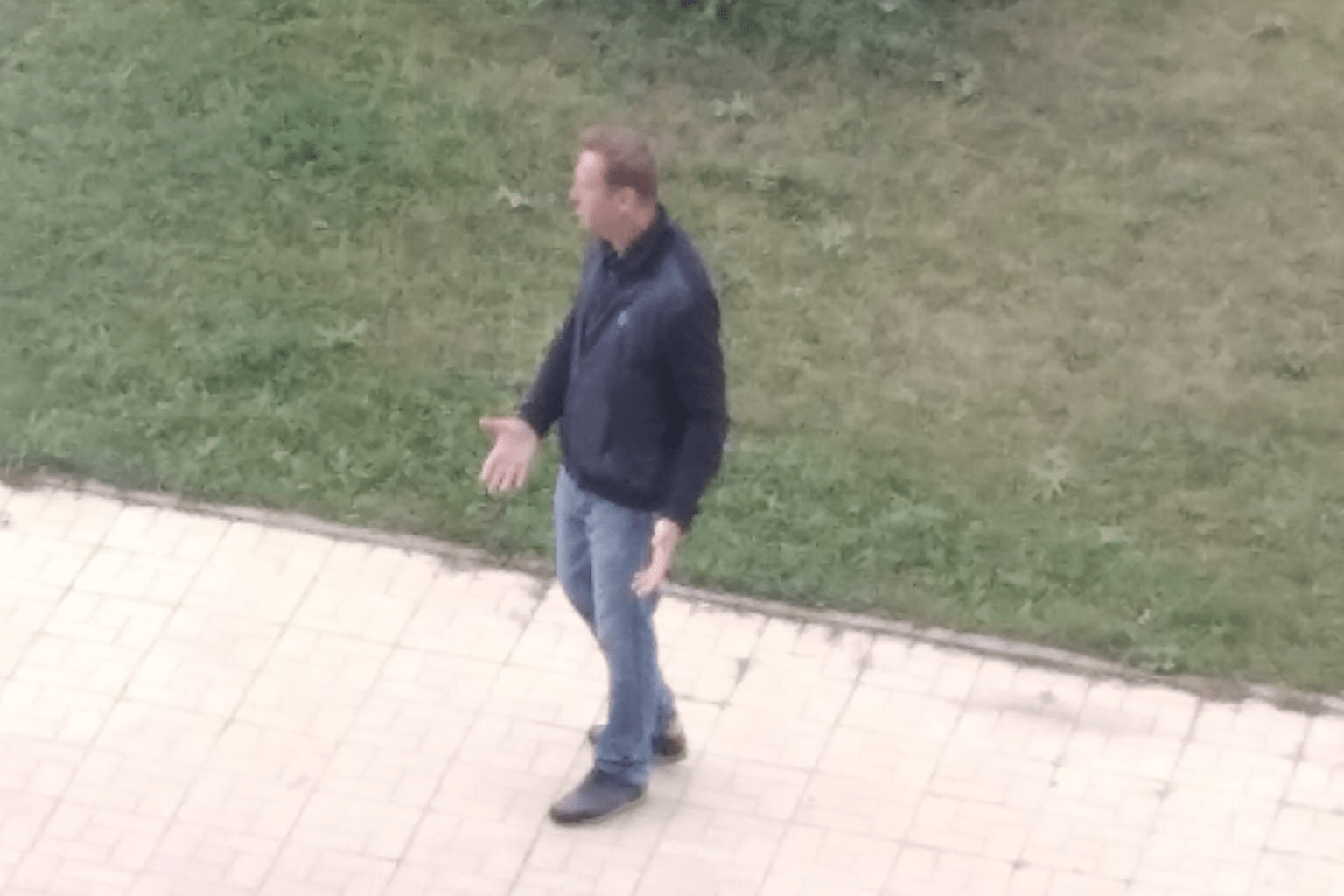 Навального увидели под окнами жители улицы Виталия Потылицина, дом 1