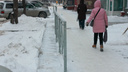 «Ухитрились впендюрить оградку на тротуаре». Гневная колонка о том, как в Новосибирске издеваются над людьми