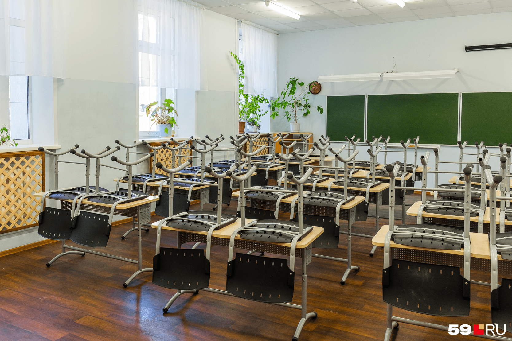 За партами школьники будут сидеть по одному, если позволит количество детей в классе