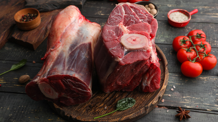 Идеально к новогоднему столу: эксперты рассказали, как выбрать подходящее мясо и не разочароваться