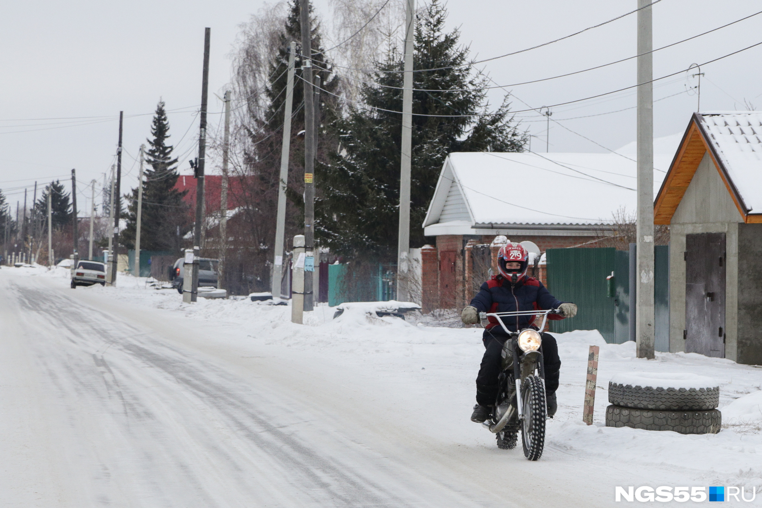 Мотоциклы и снегоходы <nobr class="_">здесь —</nobr> довольно популярный вид транспорта