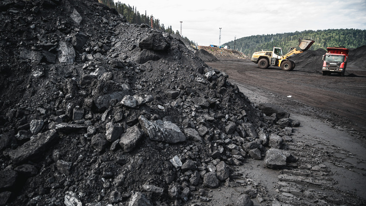В Кузбассе приостановлена работа опасной шахты. Объясняем почему