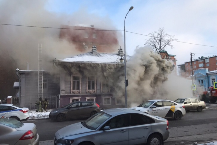 Здание во время пожара в декабре 2018 года. Здание восстановили довольно быстро Здание во время пожара в декабре 2018 года. Здание восстановили довольно быстро