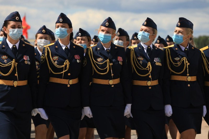В ЦВО подчеркнули, что на репетиции парада присутствовали военные без признаков инфекций и простудных заболеваний 