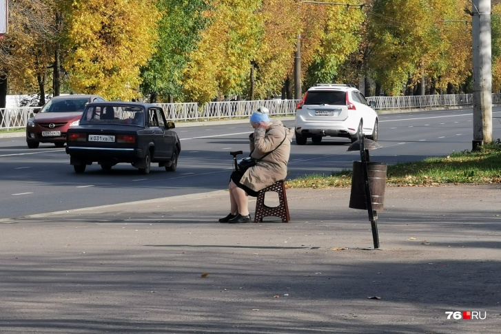 Бабушку сфотографировали на остановке «Улица Солнечная» Бабушку сфотографировали на остановке «Улица Солнечная»