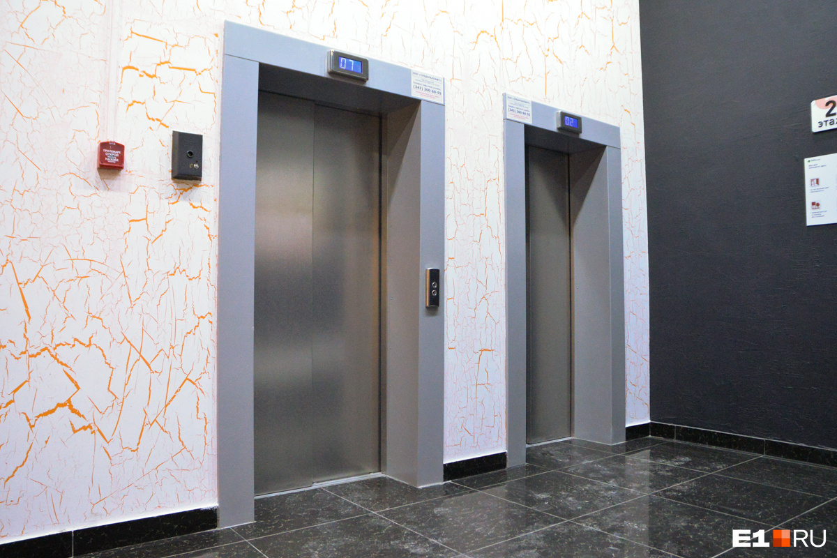 О новых лифтах жители нескольких домов в Екатеринбурге пока могут только мечтать (и ходить пешком)