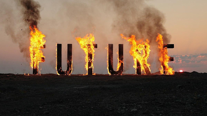 «Хотел бы я сжечь будущее, но всё и так сгорело»: Тима Радя рассказал об огненном арт-проекте